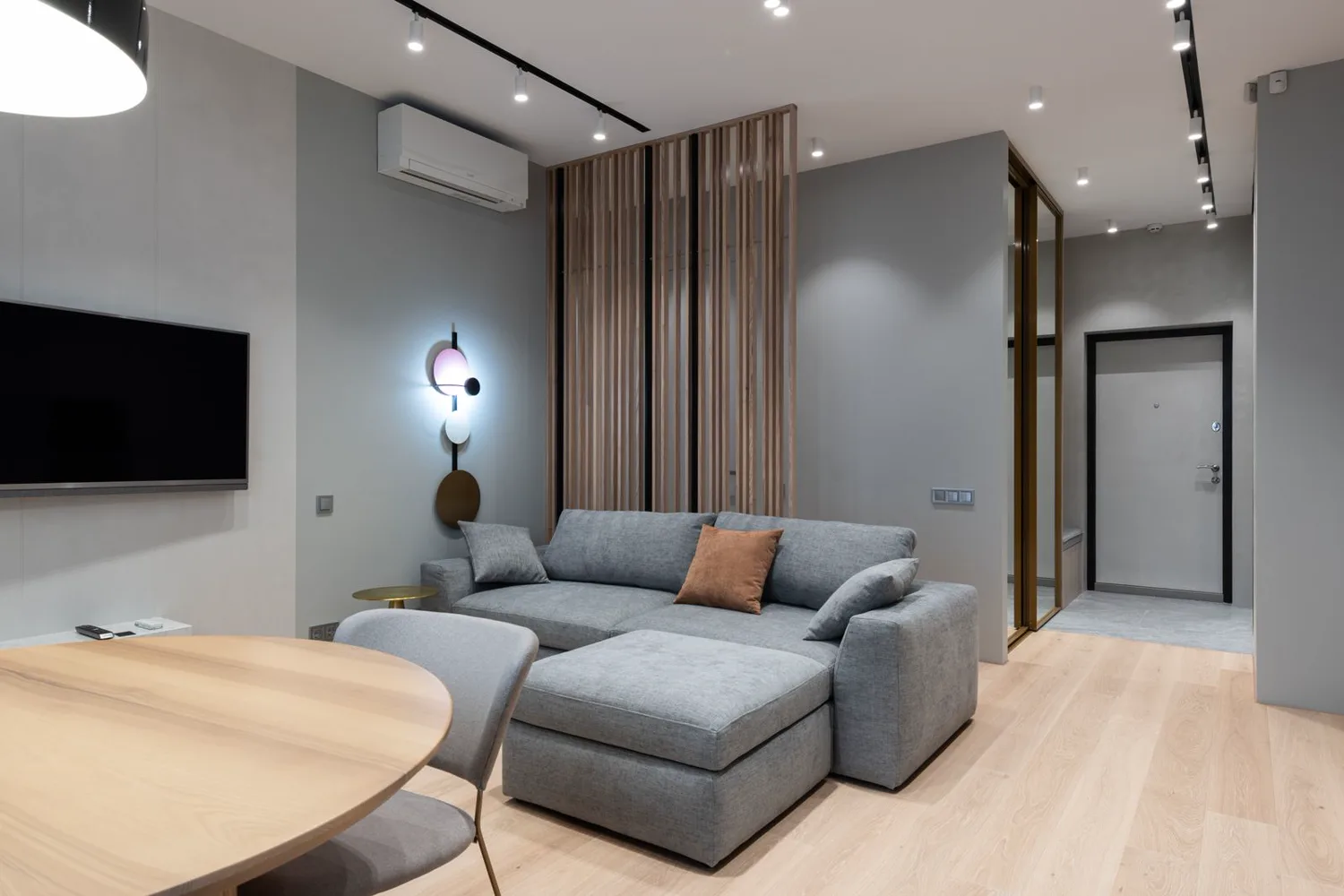 Instalación de aire acondicionado en una vivienda de Madrid: unidad interior y precio en 2026