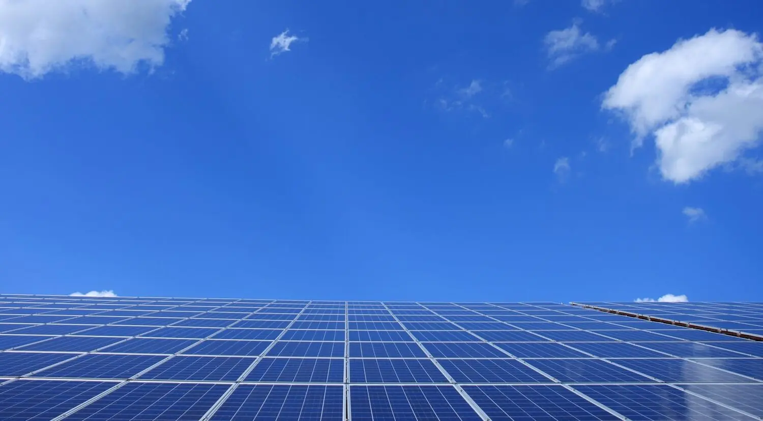 ¿Cuántas placas solares necesito? Cómo calcularlo según tu consumo