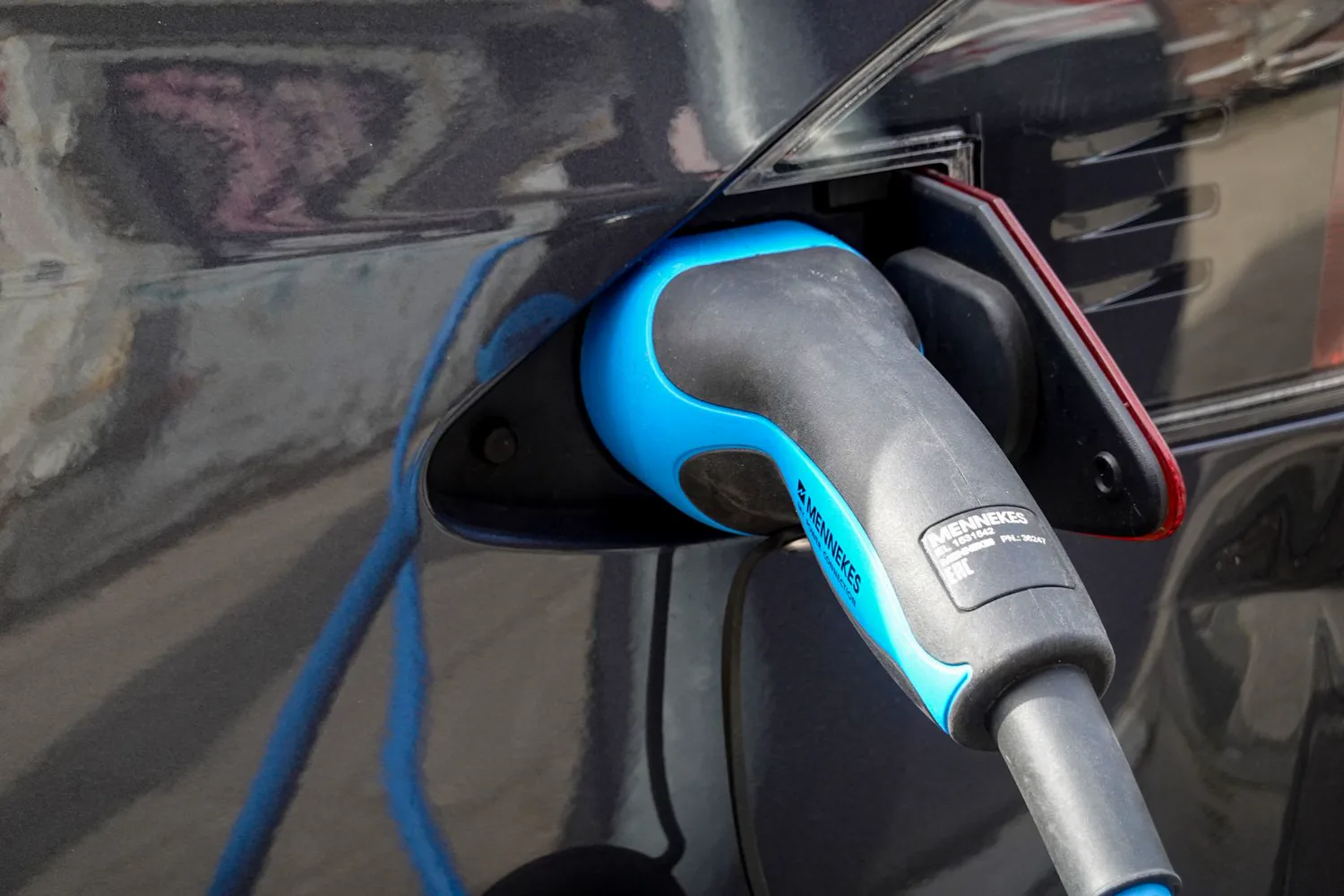 Cuadro eléctrico con protecciones de un punto de recarga de vehículo eléctrico conforme a la ITC-BT-52