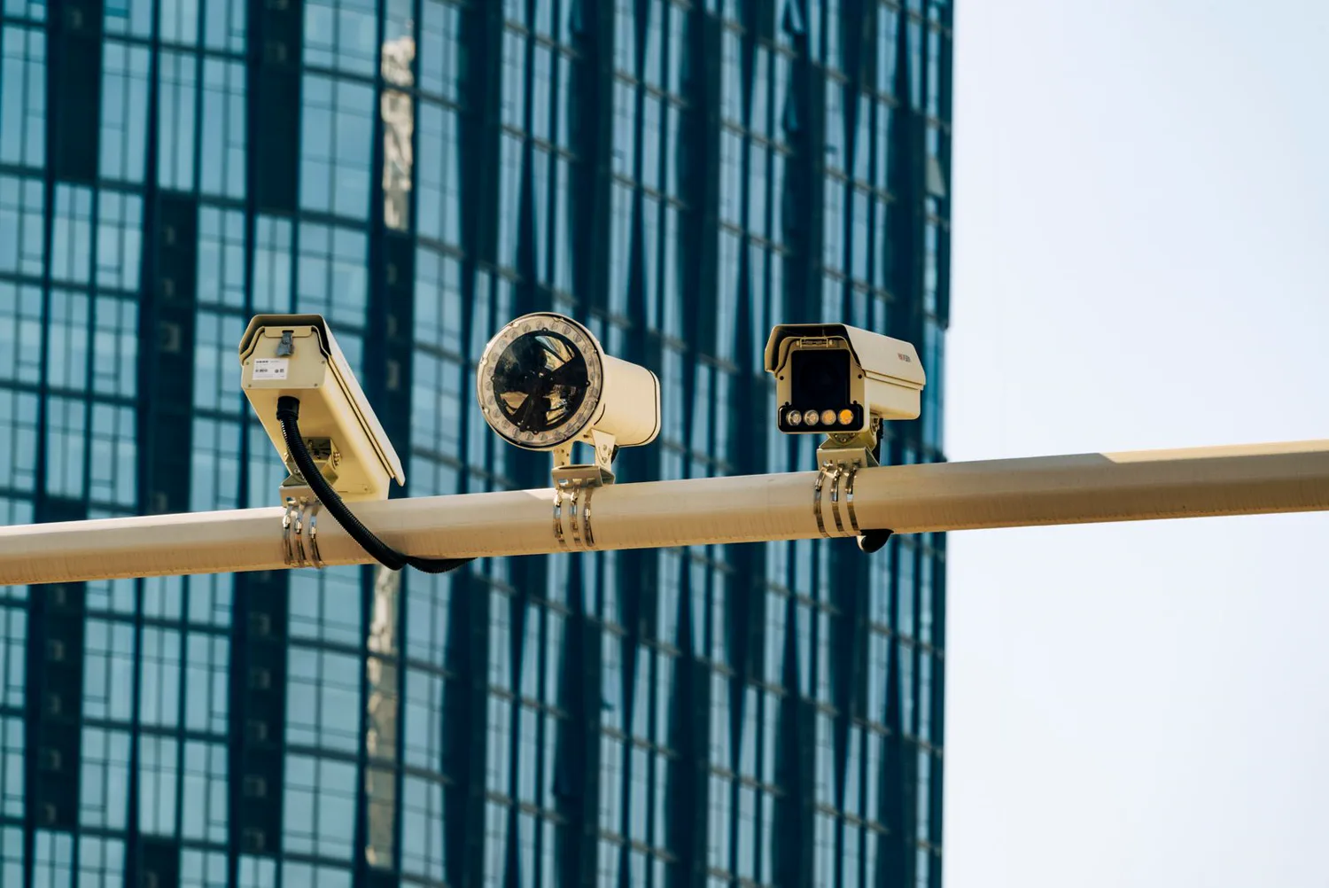 Instalación de cámaras de seguridad en el portal y el garaje de una comunidad de vecinos en Madrid