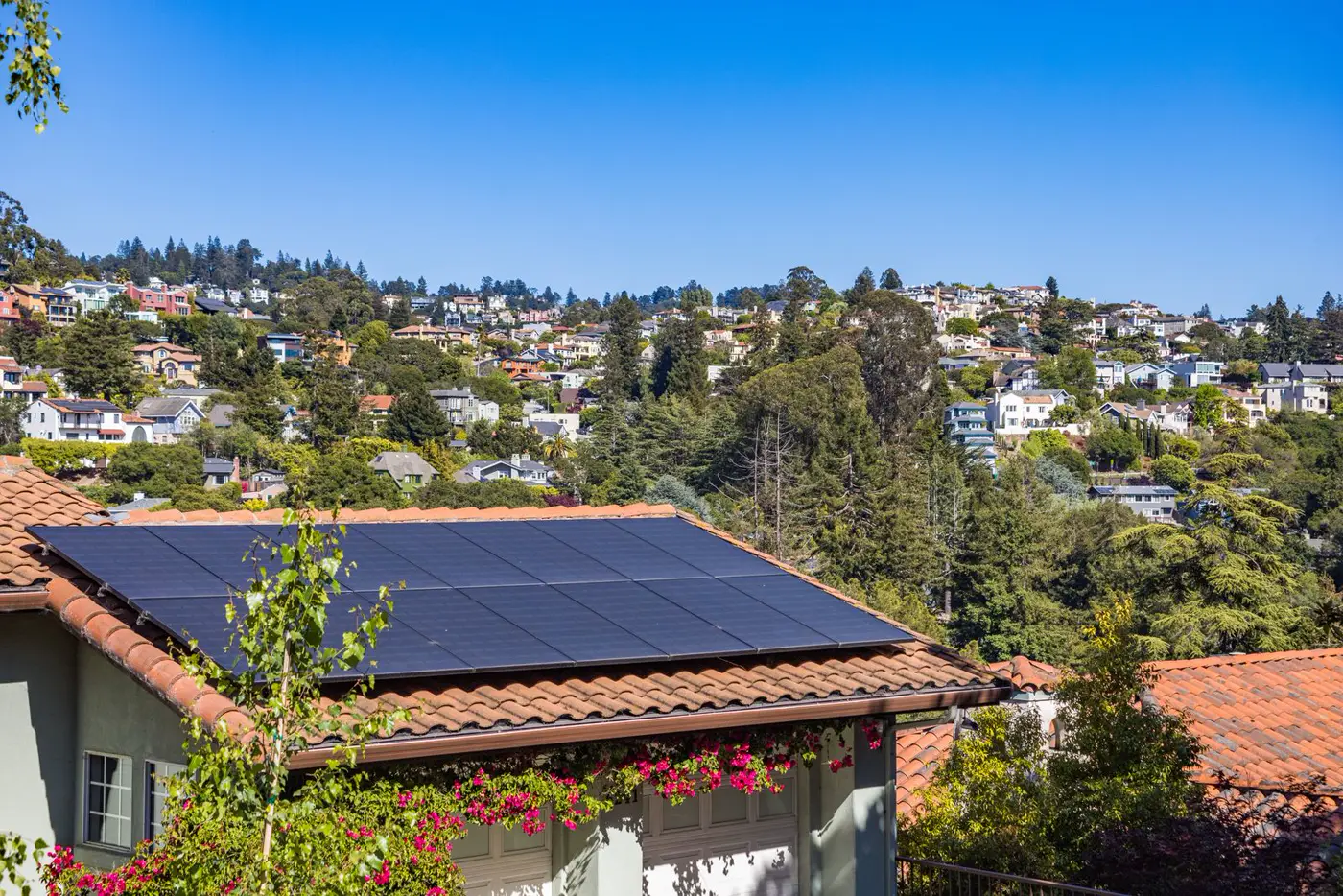 Instalación de placas solares en una vivienda de Madrid: precio en 2026